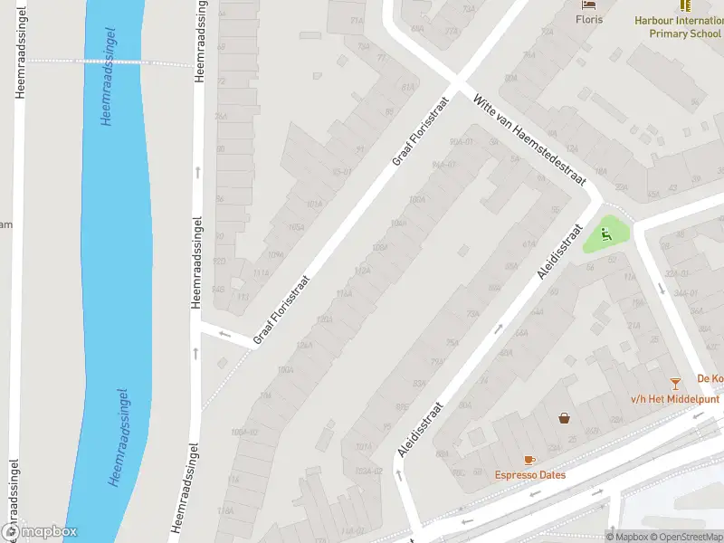 Ambulance met grote spoed naar de Graaf Florisstraat in Rotterdam