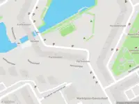 Ambulance met gepaste spoed naar de Gravestein in Amsterdam