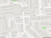 Ambulance met grote spoed naar de Kikkerveen in Spijkenisse