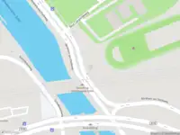 Ambulance met grote spoed naar de Energieweg in Rotterdam
