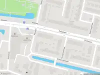 Ambulance met grote spoed naar de Deltalaan in Sliedrecht