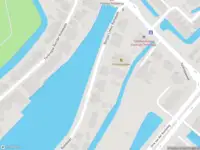 Ambulance met gepaste spoed naar de Bergse Linker Rottekade in Rotterdam