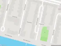 Brandweer met gepaste spoed naar de Kedoestraat in Rotterdam
