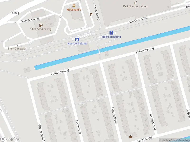 Ambulance met gepaste spoed naar de Tennisstraat in Rotterdam