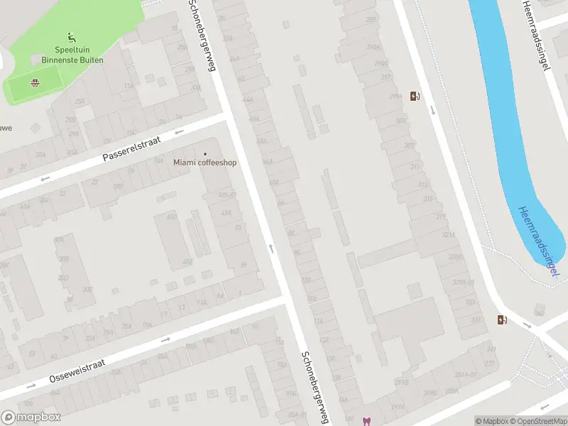 Ambulance met grote spoed naar de Schonebergerweg in Rotterdam
