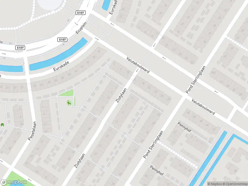 Ambulance met grote spoed naar de Zlotylaan in Amsterdam