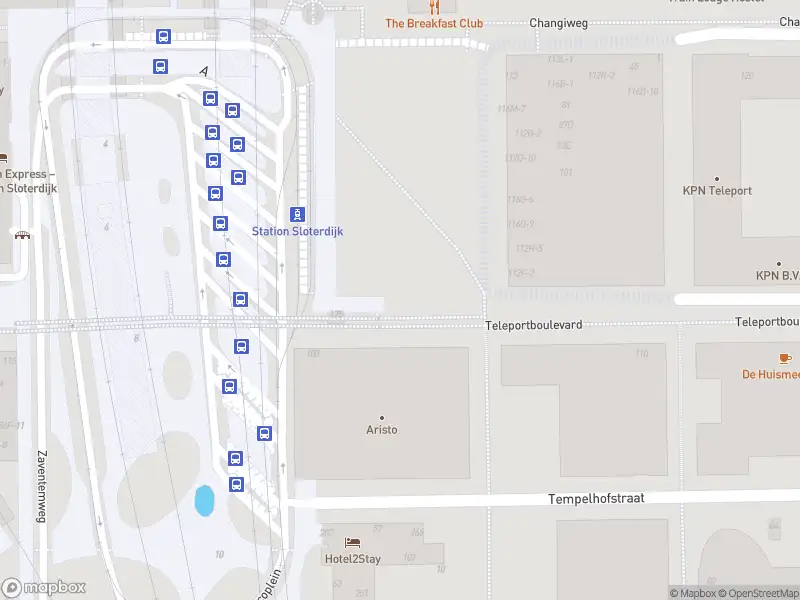 Ambulance met grote spoed naar de Teleportboulevard in Amsterdam