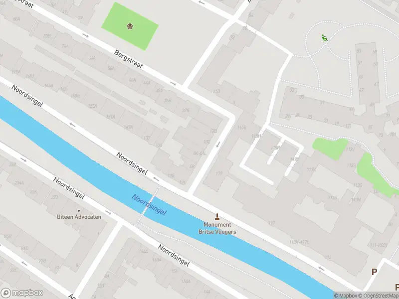 Ambulance met grote spoed naar de Bergstraat in Rotterdam