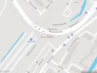 Brandweer met gepaste spoed naar de Stationsplein in Voorschoten vanwege een liftopsluiting