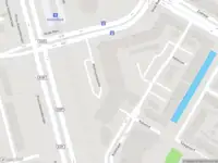Ambulance met grote spoed naar de Mombassaplaats in Rotterdam