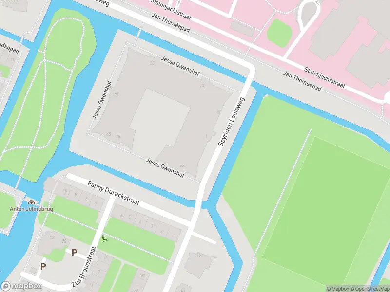 Ambulance naar de Jesse Owenshof in Amsterdam