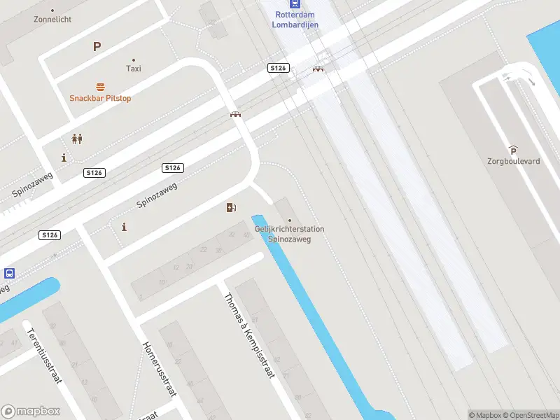 Ambulance met gepaste spoed naar de Aesopusviaduct in Rotterdam