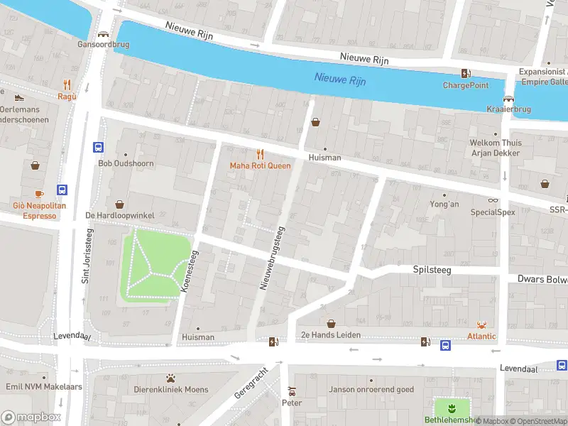 Ambulance met gepaste spoed naar de Nieuwebrugsteeg in Leiden