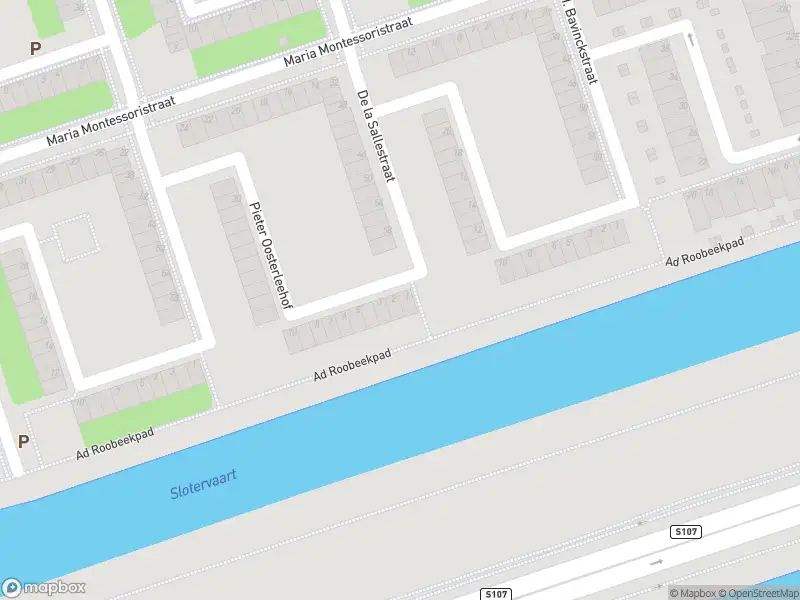 Ambulance met grote spoed naar de Pieter Oosterleehof in Amsterdam