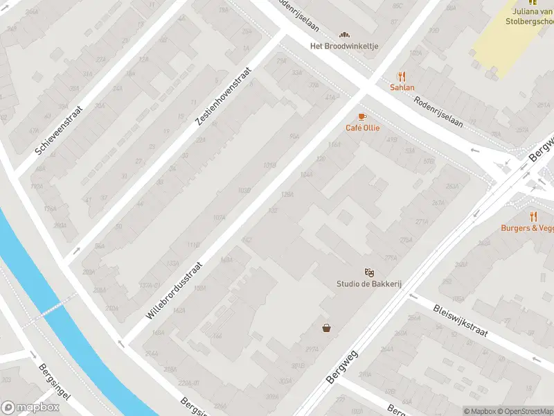 Ambulance met grote spoed naar de Willebrordusstraat in Rotterdam