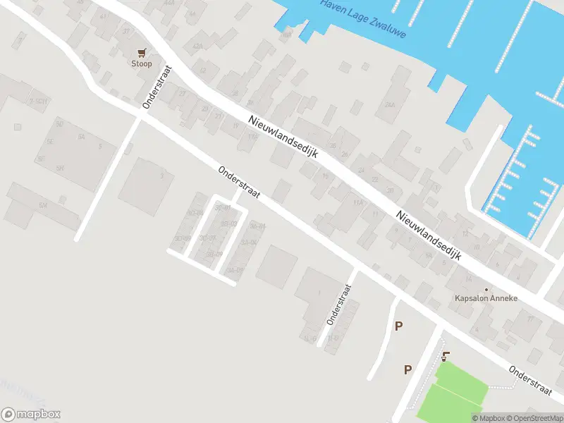 Brandweer met gepaste spoed naar de Onderstraat in Lage Zwaluwe vanwege een buitenbrand