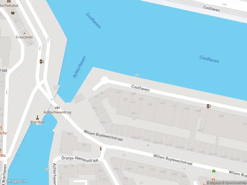 Ambulance met gepaste spoed naar de Coolhaven in Rotterdam