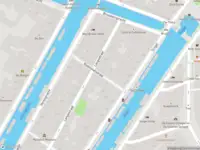 Brandweer met gepaste spoed naar de Roomolenstraat in Amsterdam vanwege waarnemen gaslucht