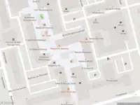 Ambulance met grote spoed naar de Van der Helmstraat in Rotterdam