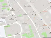Brandweer met gepaste spoed naar de Pieterskerkhof in Leiden vanwege afgaan automatisch brandalarm