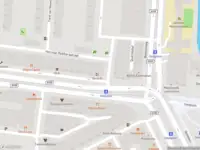 Ambulance met grote spoed naar de Goudsesingel in Rotterdam
