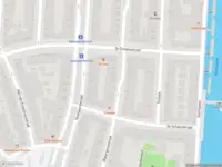 Ambulance met grote spoed naar de Watergeusstraat in Rotterdam
