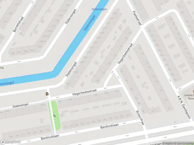 Ambulance met gepaste spoed naar de Hogerbeetsstraat in Rotterdam