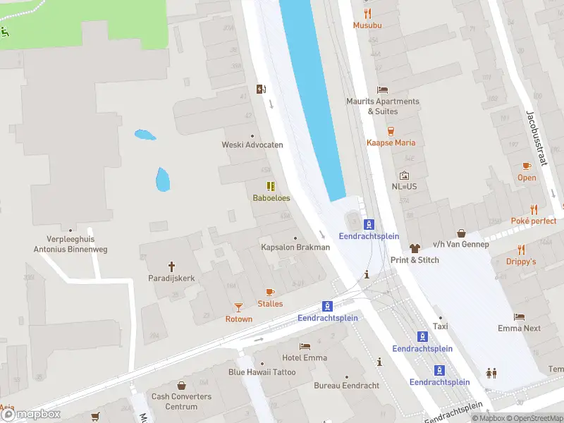 Ambulance met grote spoed naar de Westersingel in Rotterdam