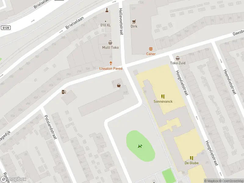 Ambulance met grote spoed naar de Zwartewaalstraat in Rotterdam
