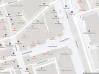 Ambulance met grote spoed naar de Stadhuisplein in Rotterdam