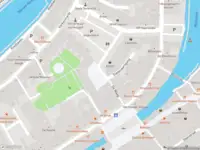 Ambulance met gepaste spoed naar de De Waag in Dordrecht