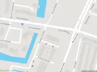 Ambulance met grote spoed naar de Graaf Arnulfstraat in Vlaardingen