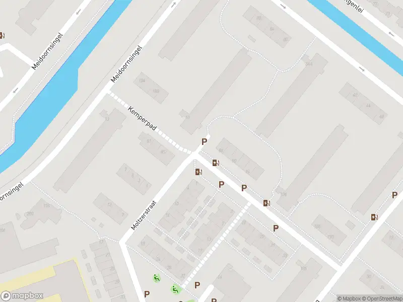 Ambulance met gepaste spoed naar de Kemperweg in Rotterdam