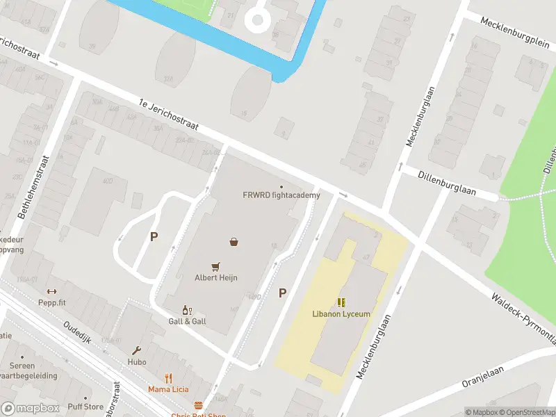Ambulance met grote spoed naar de 1e Jerichostraat in Rotterdam
