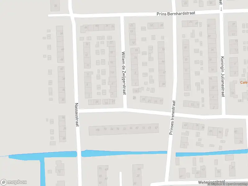 Ambulance met grote spoed naar de Willem de Zwijgerstraat in Hardinxveld-Giessendam