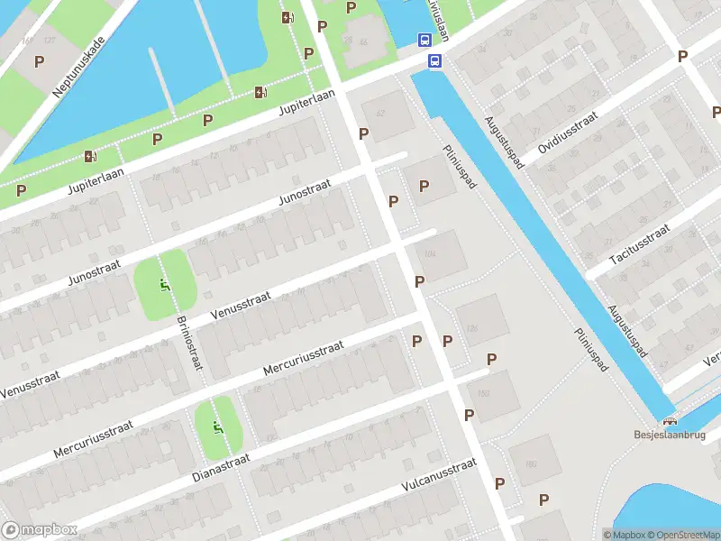 Ambulance met gepaste spoed naar de Venusstraat in Leiden