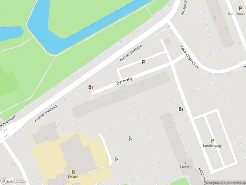Ambulance met grote spoed naar de Bernweg in Vlaardingen