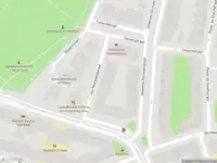 Ambulance met grote spoed naar de Pieter de Hoochstraat in Amsterdam