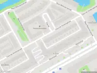 Ambulance met gepaste spoed naar de Claus van Amsbergstraat in Amsterdam