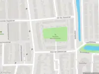 Ambulance met gepaste spoed naar de Louise de Colignystraat in Leiden