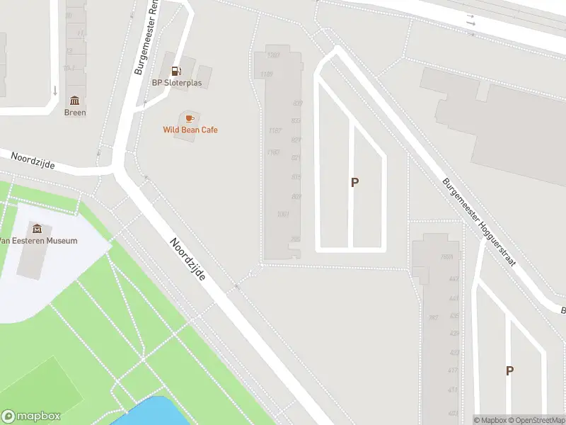 Ambulance met grote spoed naar de Burgemeester Hogguerstraat in Amsterdam