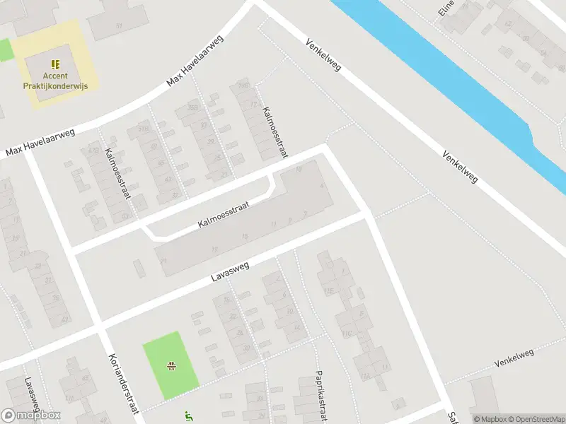 Ambulance met gepaste spoed naar de Kalmoesstraat in Hoogvliet Rotterdam