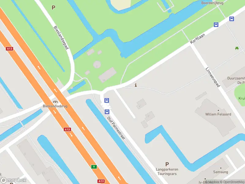 Ambulance met grote spoed naar de Korftlaan in Delft
