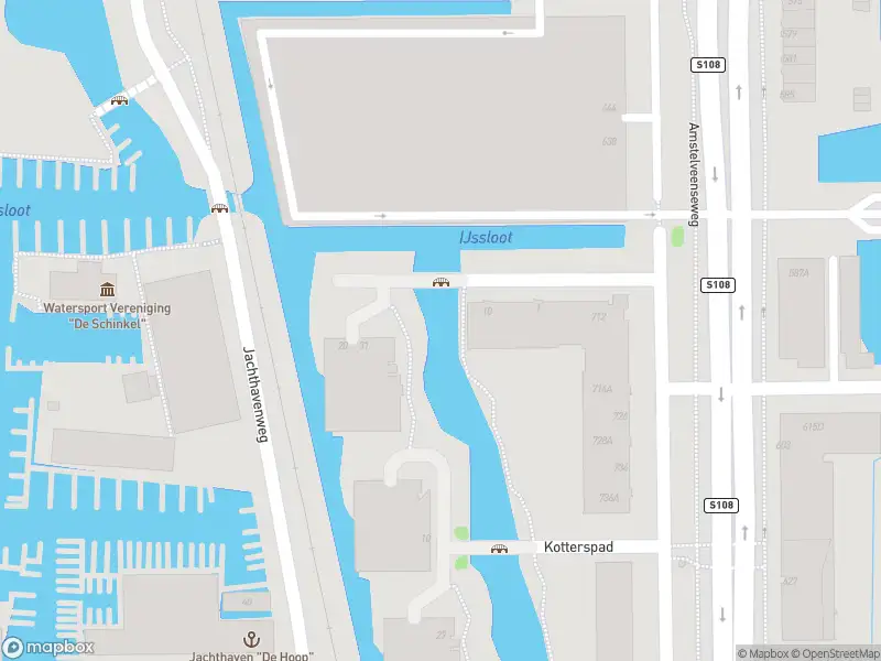Ambulance met gepaste spoed naar de Gaffelaarspad in Amsterdam