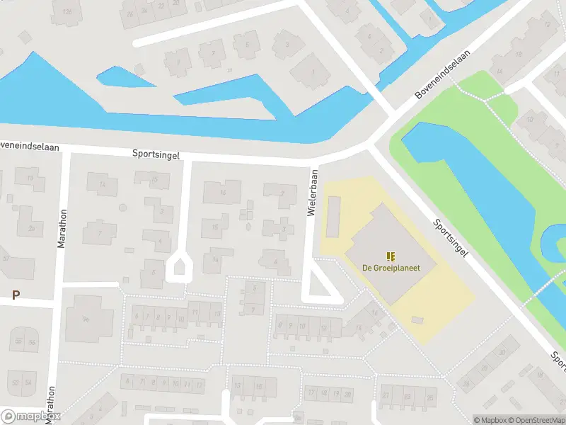 Ambulance met grote spoed naar de Wielerbaan in Krimpen aan den IJssel