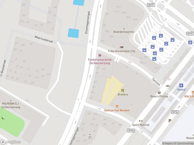 Ambulance met gepaste spoed naar de Elzenhagensingel in Amsterdam