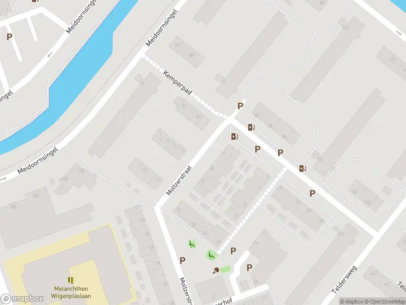 Ambulance met gepaste spoed naar de Moltzerstraat in Rotterdam