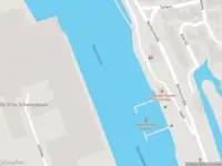 Brandweer naar de Suderseewei in Makkum vanwege voertuigen te water