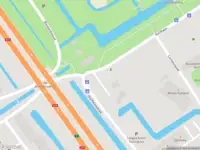 Ambulance met grote spoed naar de Korftlaan in Delft