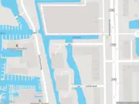 Ambulance met gepaste spoed naar de Gaffelaarspad in Amsterdam
